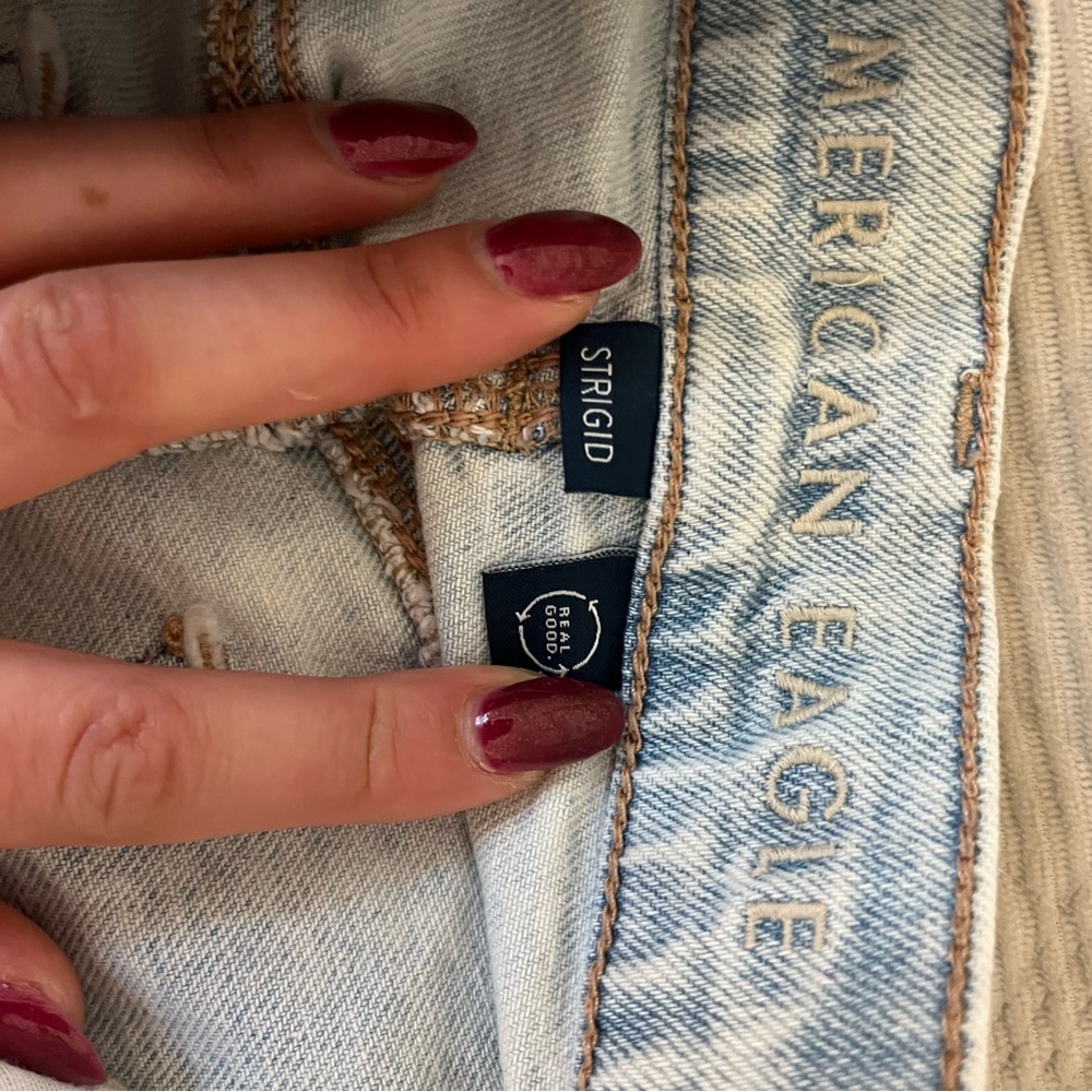 American Eagle Outfitters Women's Denim Jeans. Highest Rise Baggy Straight Jean.